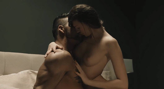 Прекрасный секс девушки с красавчиком