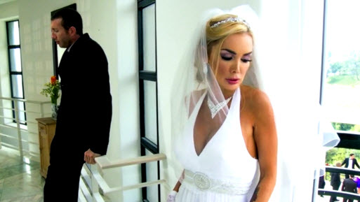 Сиськастая невеста изменила сразу после свадьбы